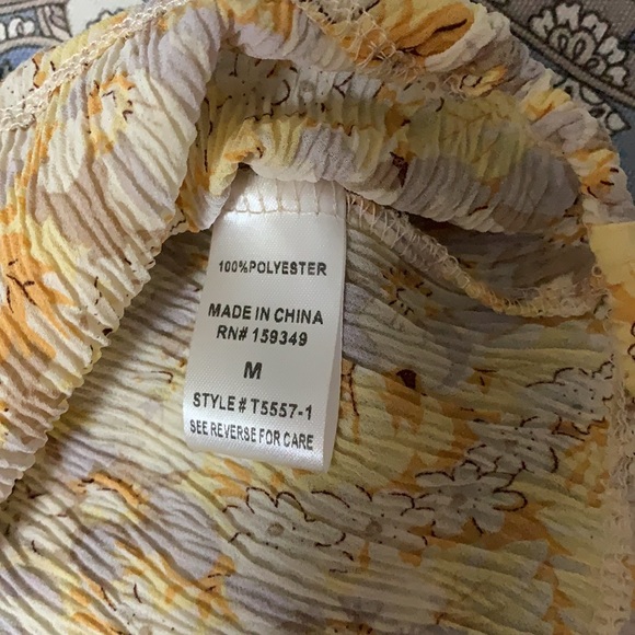 NWT Peach Puff Cropped Yellow/Tan Summer Blouse - Picture 6 of 6